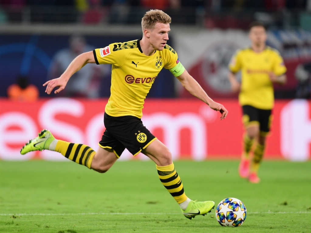 官方：33岁德国后卫哈尔斯滕贝格确认本赛季末离队